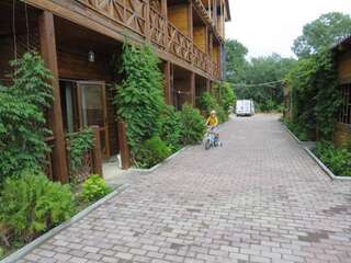 Гостевой дом Теремок Судак Трехместный номер с террасой-5