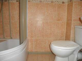 Гостевой дом Теремок Судак Трехместный номер с террасой-4